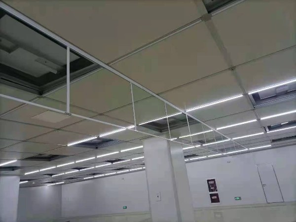夾絲玻璃（lí）擋煙垂壁